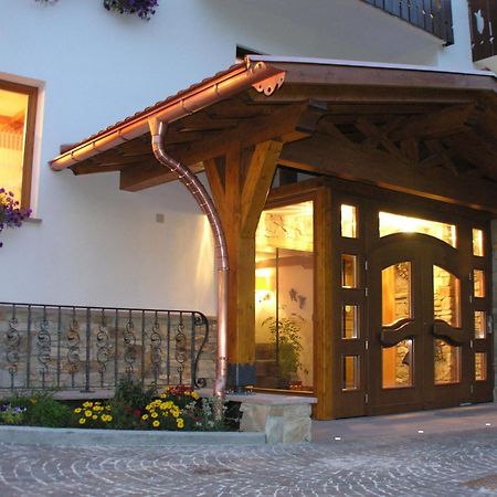 Hotel Laurino Pozza di Fassa Exteriör bild