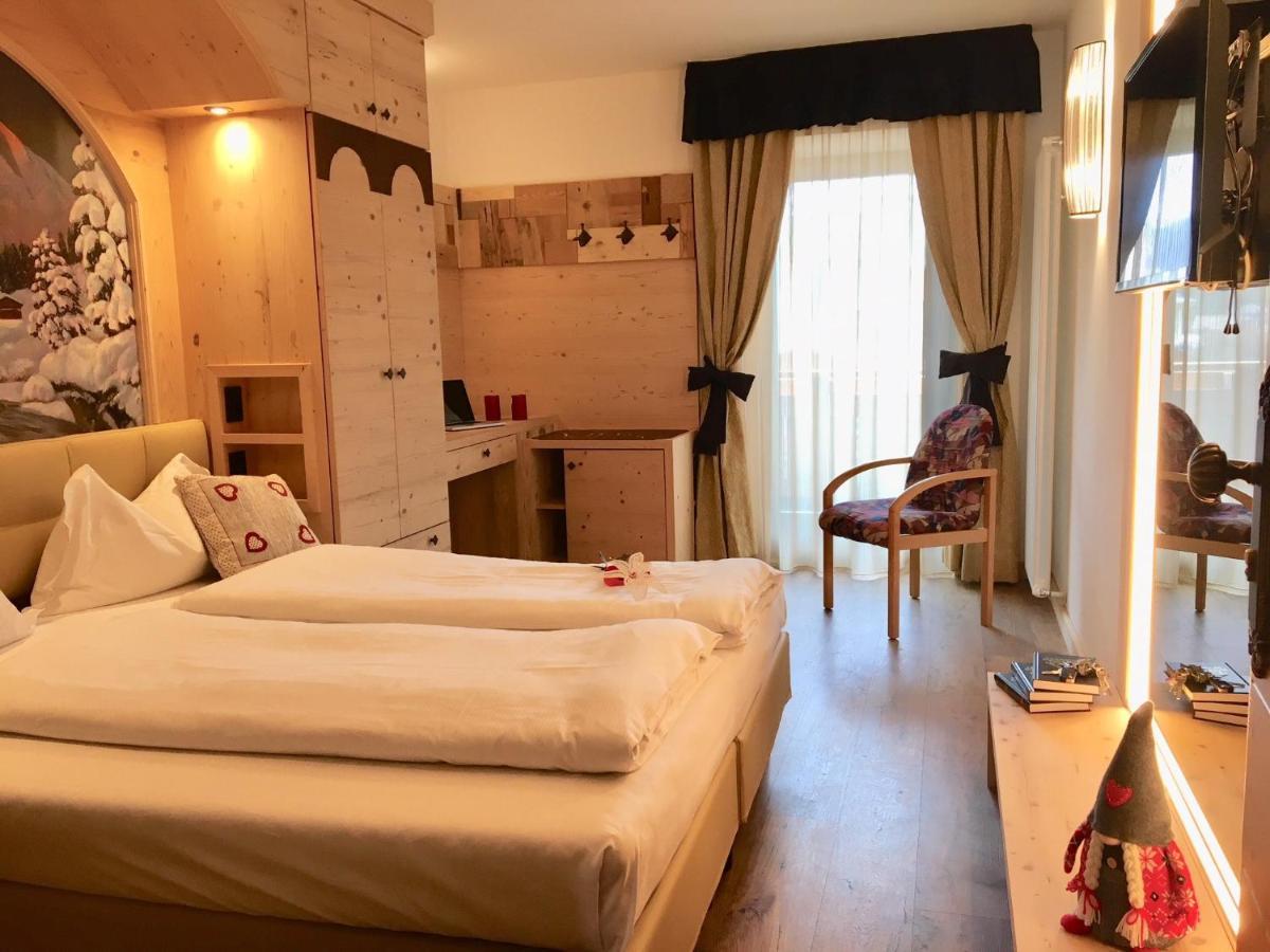 Hotel Laurino Pozza di Fassa Exteriör bild