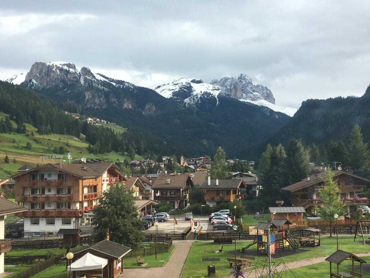Hotel Laurino Pozza di Fassa Exteriör bild