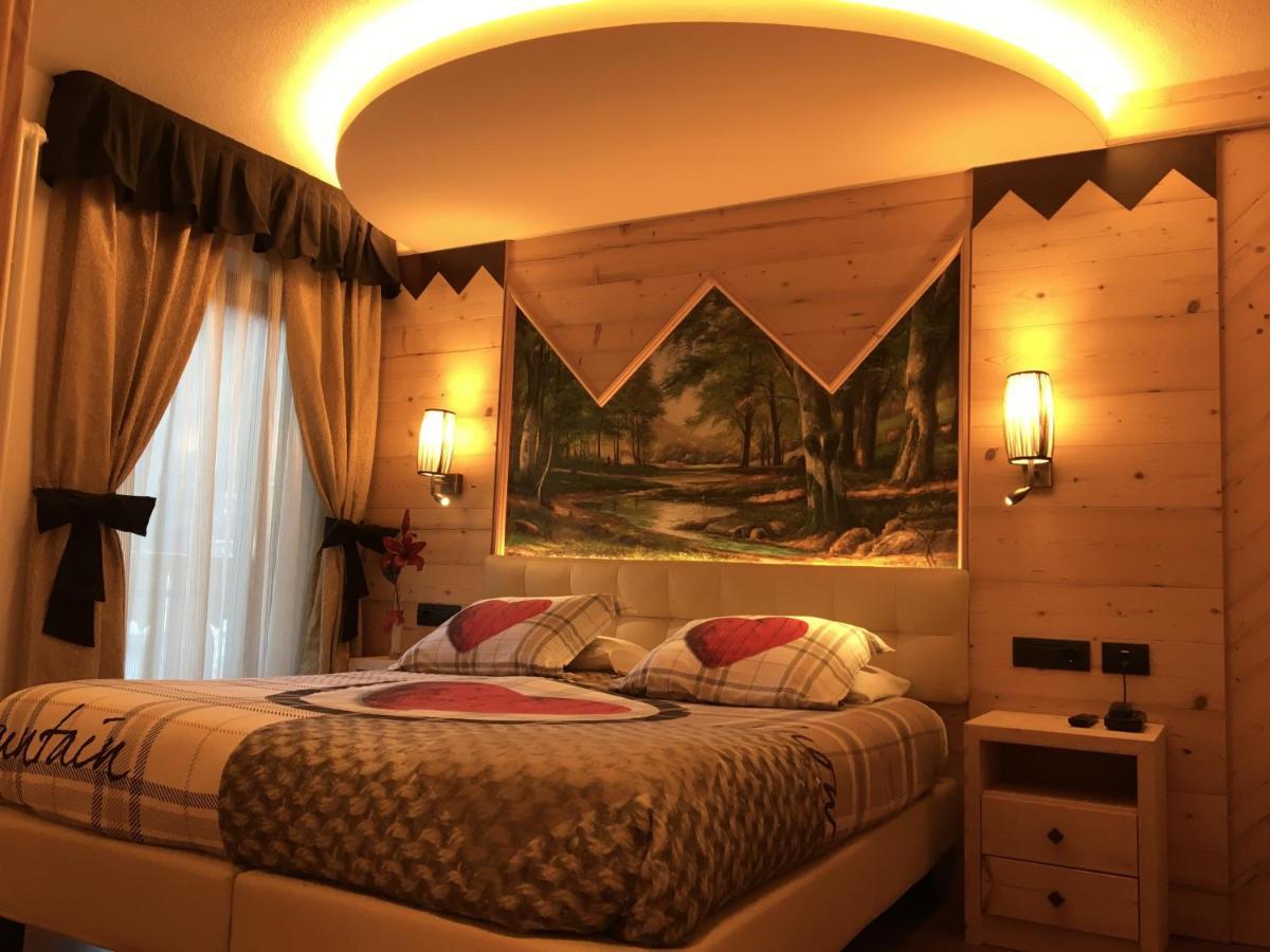 Hotel Laurino Pozza di Fassa Exteriör bild