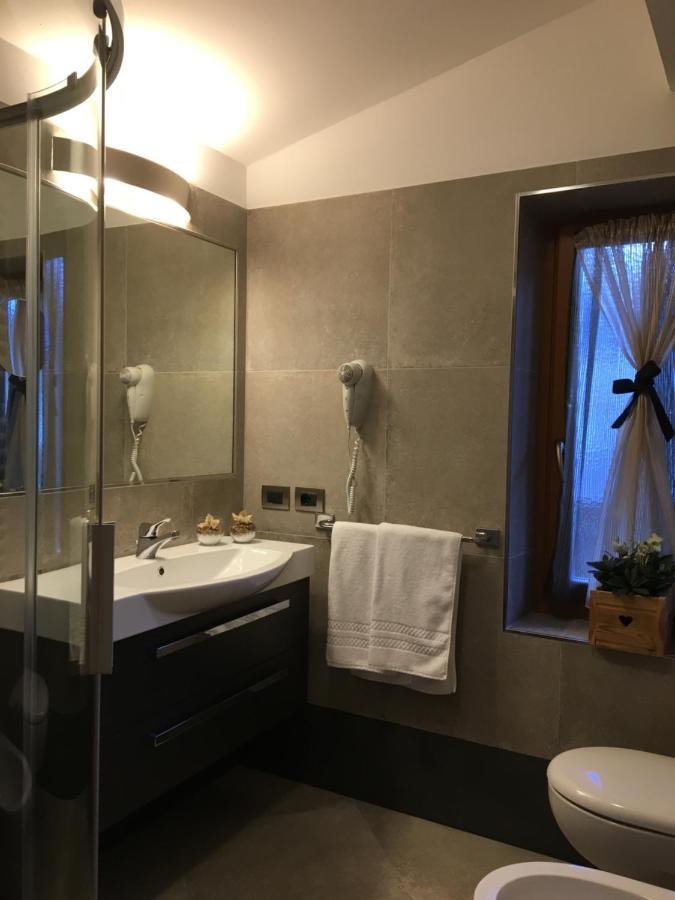 Hotel Laurino Pozza di Fassa Exteriör bild