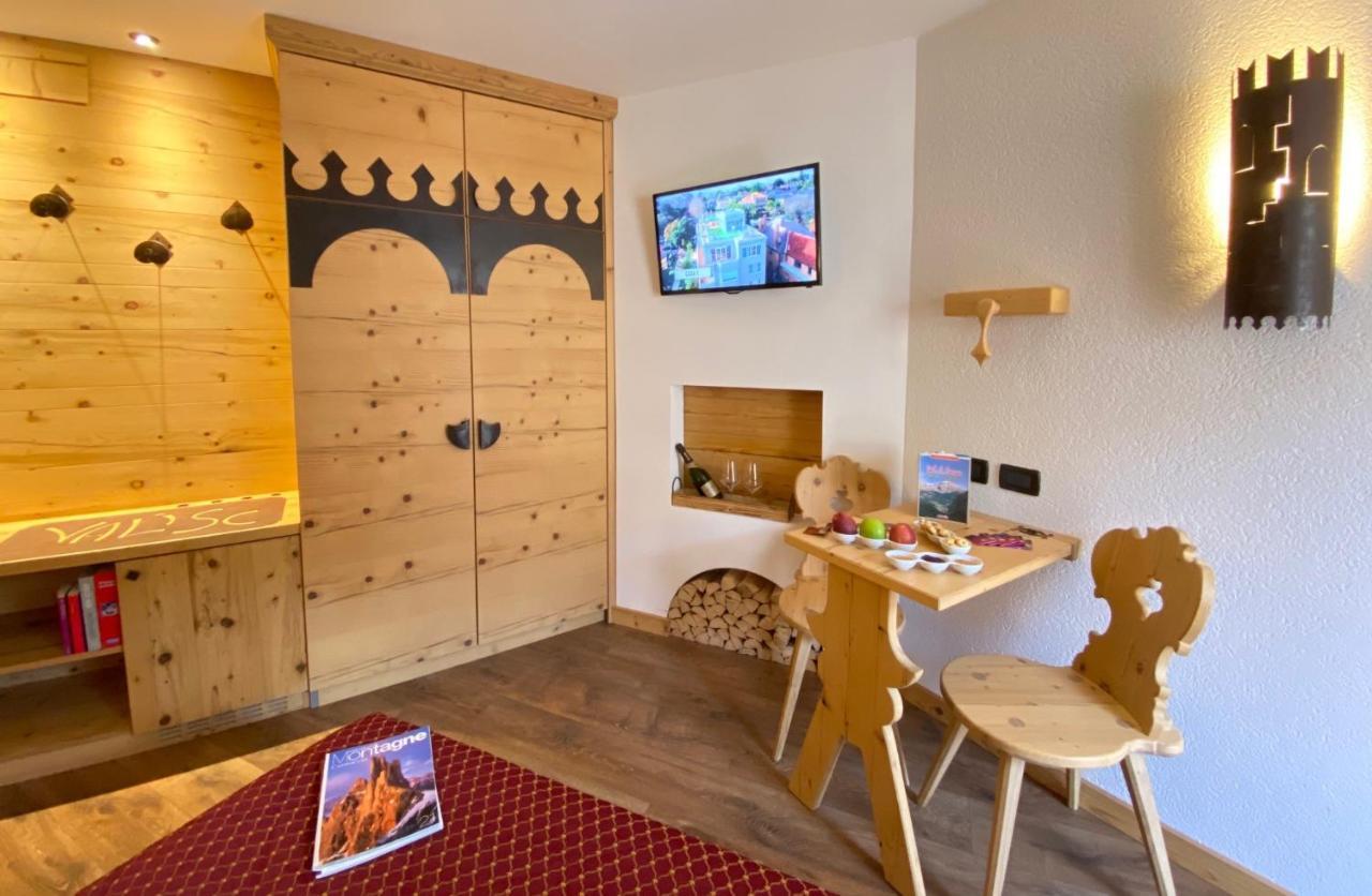 Hotel Laurino Pozza di Fassa Exteriör bild