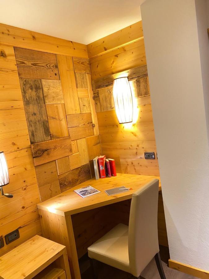 Hotel Laurino Pozza di Fassa Exteriör bild