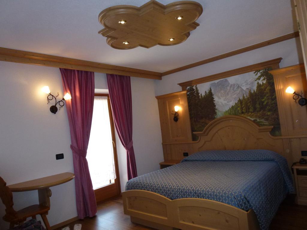 Hotel Laurino Pozza di Fassa Rum bild