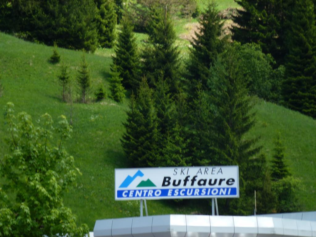 Hotel Laurino Pozza di Fassa Exteriör bild