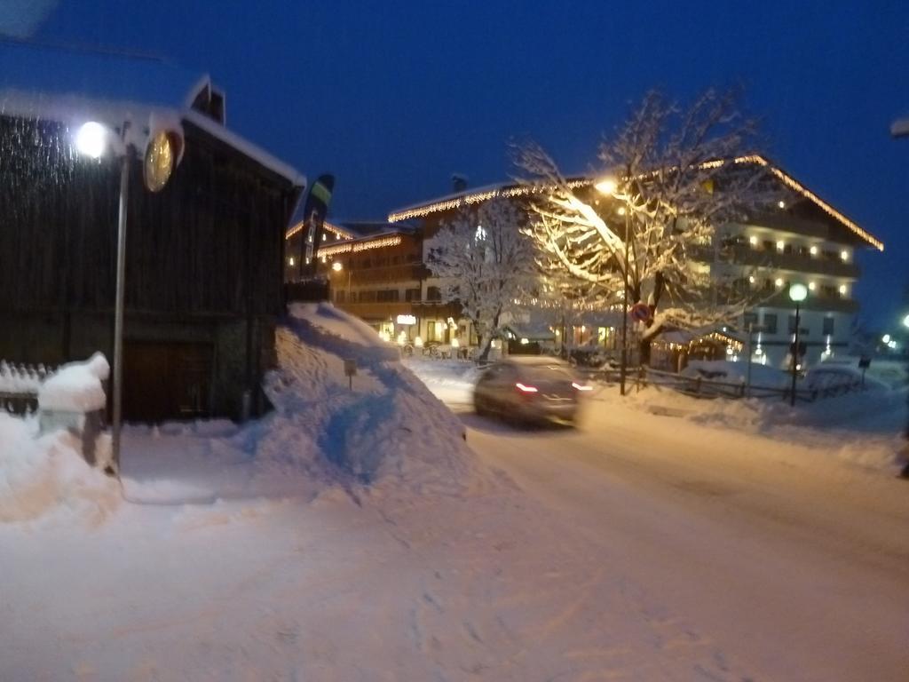 Hotel Laurino Pozza di Fassa Exteriör bild