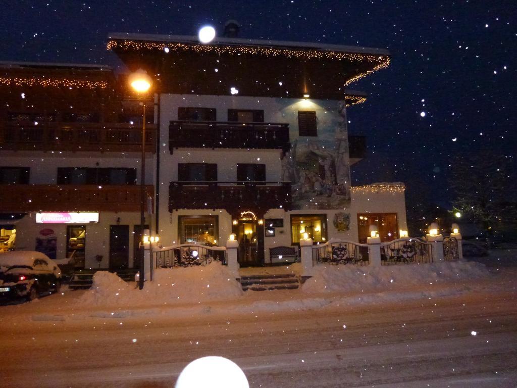 Hotel Laurino Pozza di Fassa Exteriör bild
