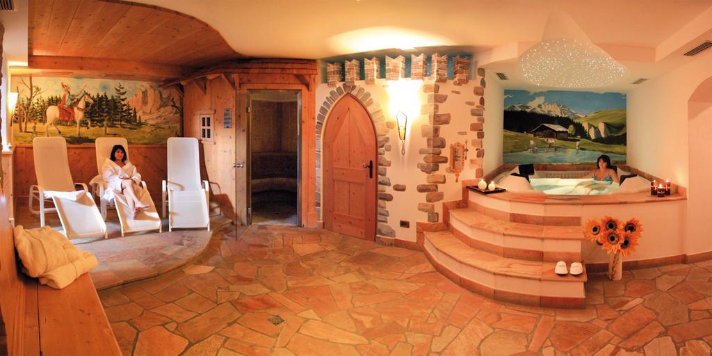 Hotel Laurino Pozza di Fassa Exteriör bild