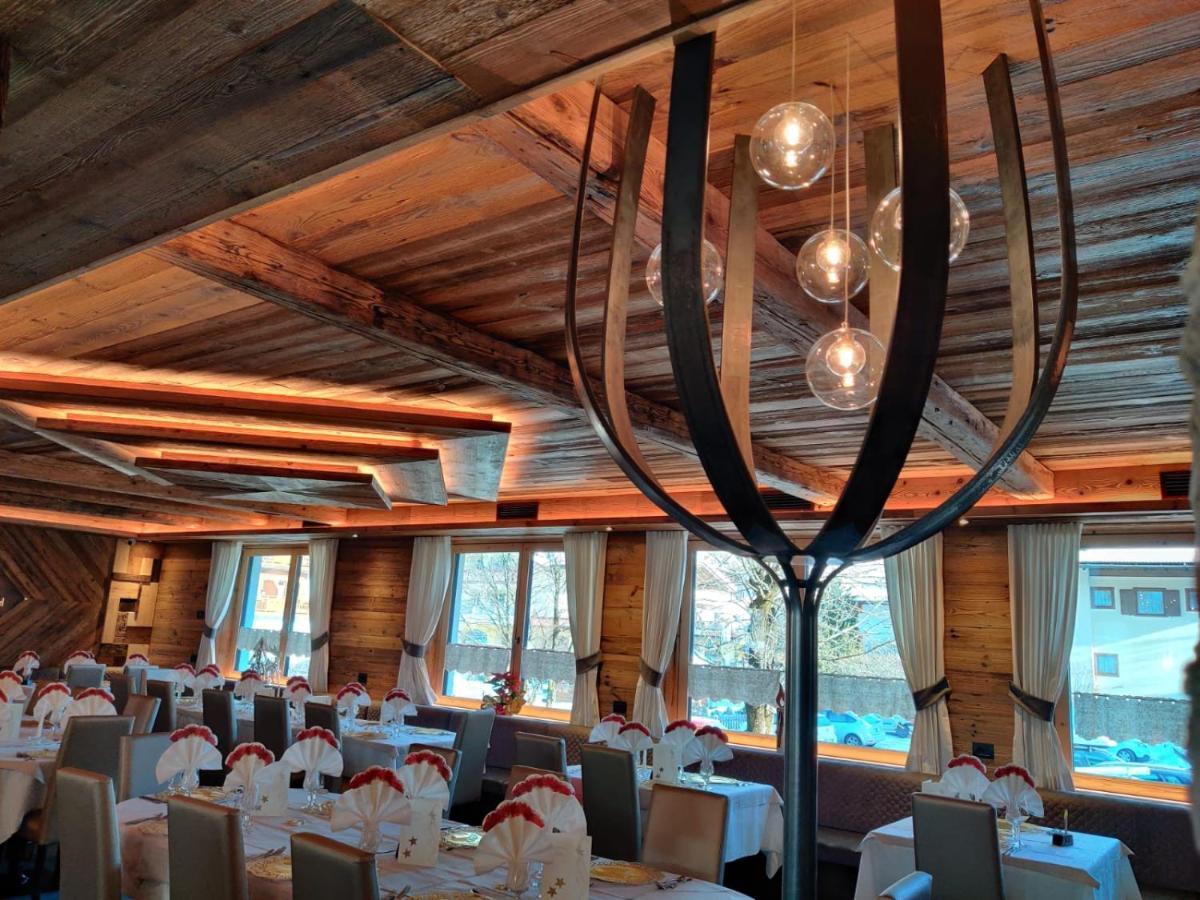 Hotel Laurino Pozza di Fassa Exteriör bild